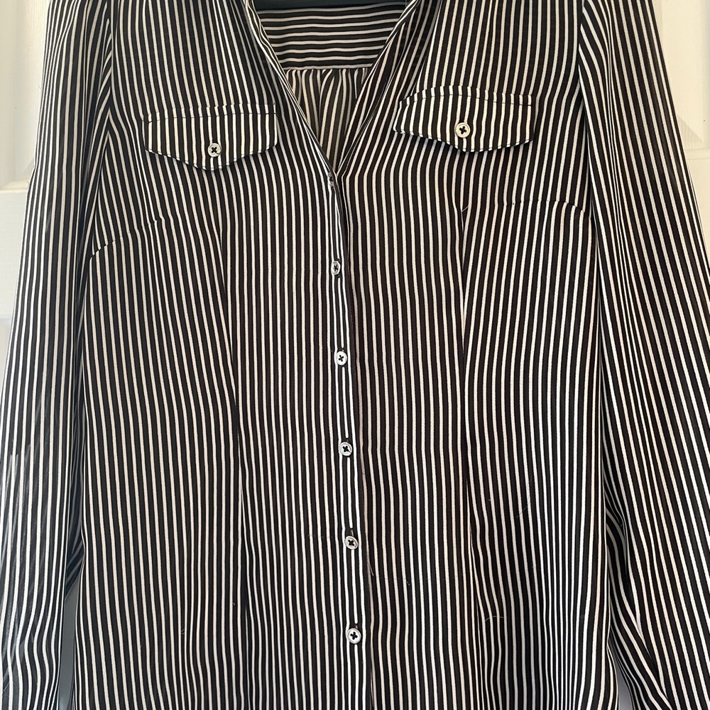 White House Black Market blouse black and white size 0